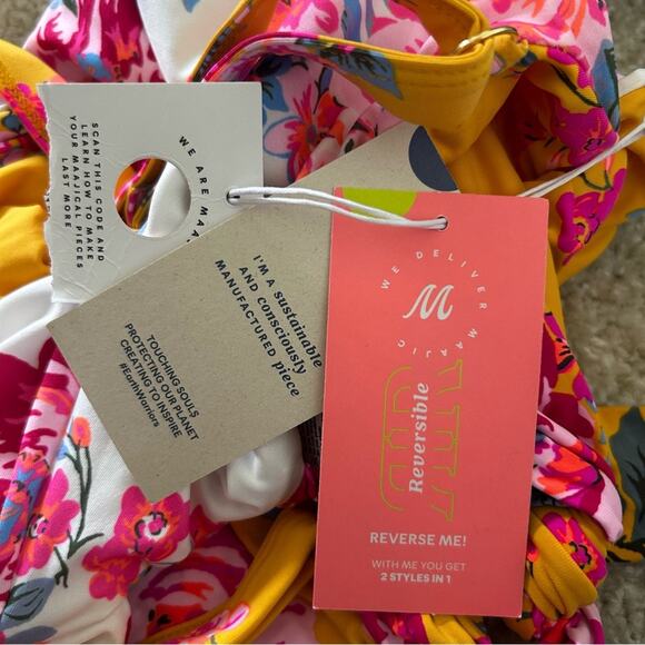 NWT Maaji Reversible Floral Print V Neck Low Back One Piece Swimsuit Size Medium - Picture 6 of 9